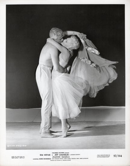 KIM NOVAK Y JEFF CHANDLER
Durante el rodaje de la 