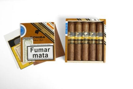 COHIBA "Robustos supremos
10支2014年限量版雪茄，清漆盒装（AUM o