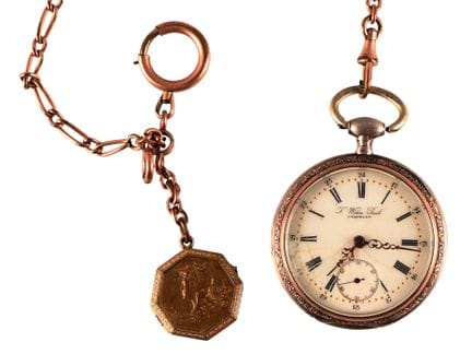 Taschenuhr aus 800er Silber
Weißes, emailliertes Z