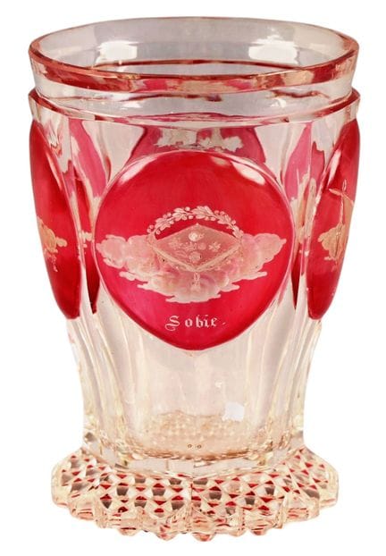 Cristallo di Boemia
Vaso decorato con cammei in cr