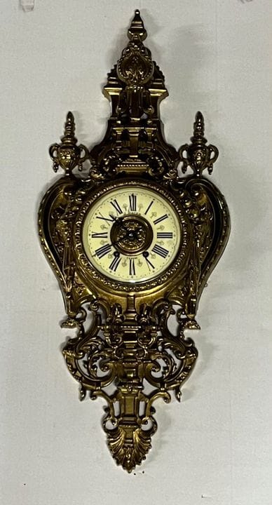 Orologio da tavolo in bronzo dorato, con quadrante