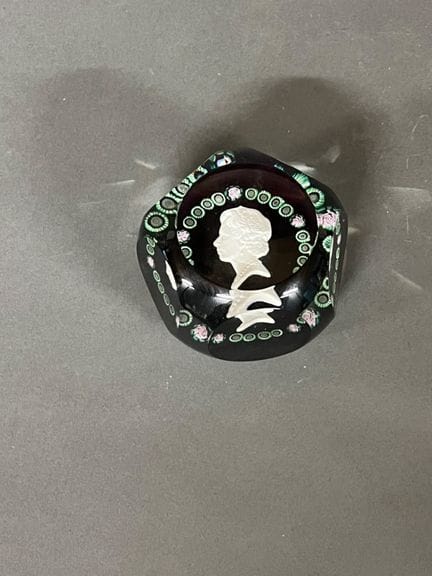 BACCARAT
Solfuro con decorazione raffigurante il p