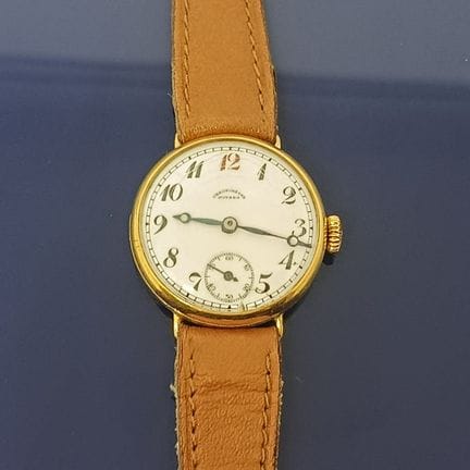MOVADO
Montre à boitier en or jaune 750‰. 
Poids b