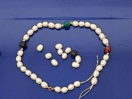 Collier de perles blanches de culture et perles co