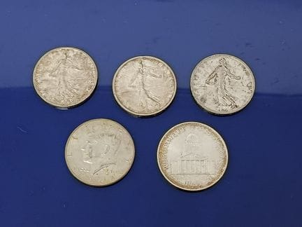 Ensemble de 5 pièces en argent : 
- trois pièces d