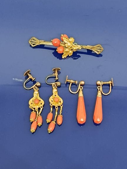 Ensemble de bijoux en corail (préconvention), mont