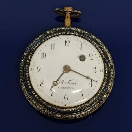 Montre à gousset en métal doré, figurant un  scène