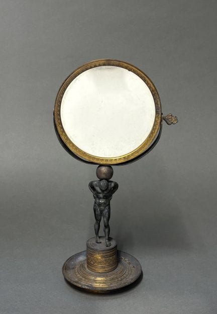 Specchio a figura intera in bronzo dorato e cesell
