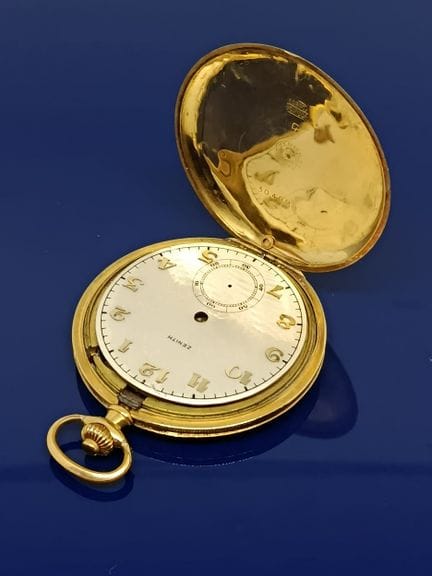 Montre de gousset en or jaune 750‰ à décor guilloc