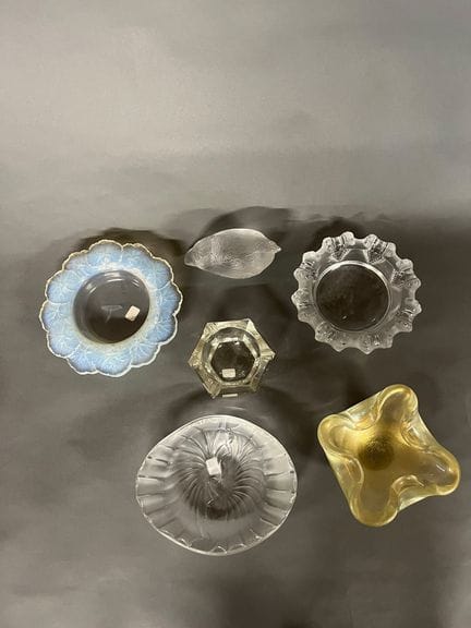 LALIQUE, MURANO e altri. 
Set di sei oggetti in ve