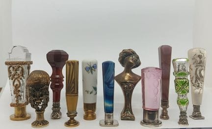 Collection de cachets dont certains en agate, verr