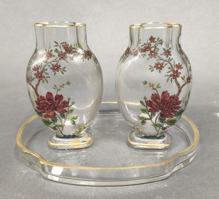 BACCARAT.
Coppia di vasi quadrangolari in cristall
