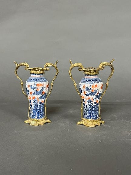 Cina, XVIII secolo.
Coppia di vasi a balaustra in 