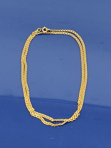 Chaine en or jaune 750‰.
Poids : 5,3 g.