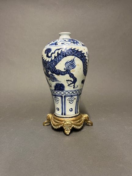 Vaso in porcellana di forma Meiping con decorazion