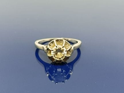 Bague solitaire en or gris 750‰ surmonté d'un diam