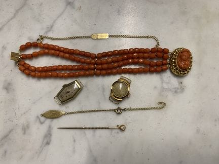 Set aus 750er Gold, bestehend aus einer Uhr, einem