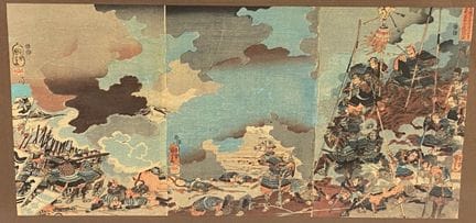 一组三联日本版画，描绘了一场战斗场景。
尺寸：36.5 × 73 厘米（可见部分）。
（已装裱）
