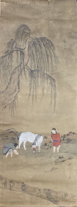 中国，20 世纪初。
12 幅纸本水墨画，描绘了柳树下的马夫和他们的马。 
尺寸 135 x 54.