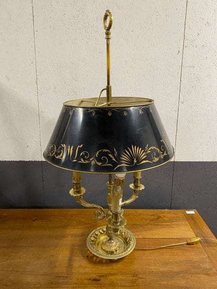 Dreiflammige Lampe aus Bronze im Stil einer Wärmfl