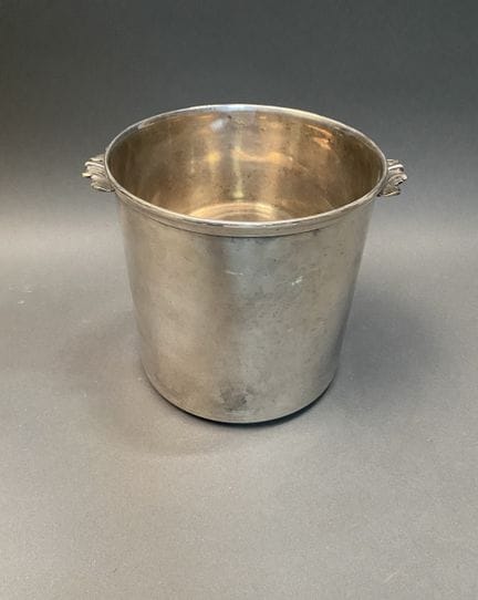 Kühlbehälter aus versilbertem Metall
Regency-Stil
