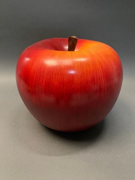 Selma Calheira
Keramikapfel
H.: 26 cm