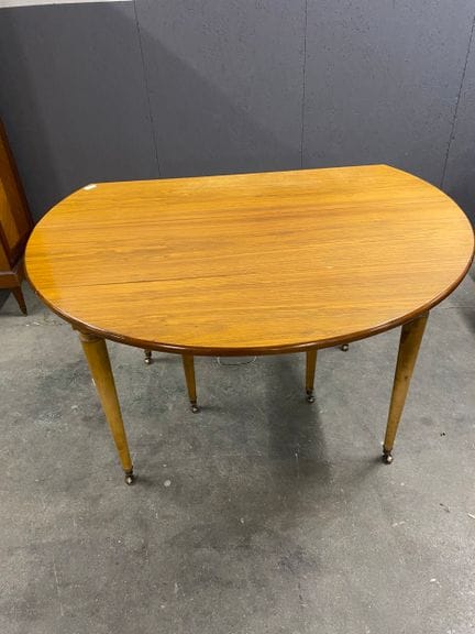 Runder Tisch aus Nussbaumholz mit Klappplatten, se