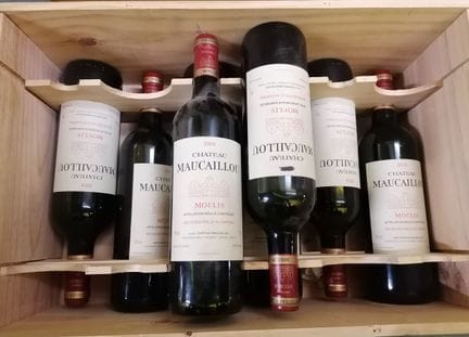 Lot comprenant 6 bouteilles CHATEAU MAUCAILLOU - M