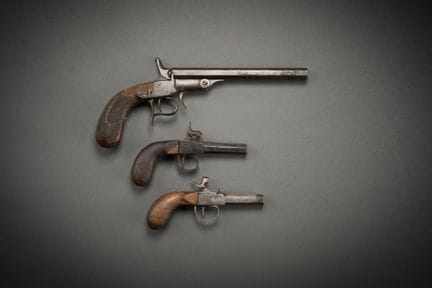 Lot de 3 pistolets, 2 à percussion, 1 liégeois typ