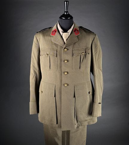 Uniform eines Kapitäns der Marineartillerie: Jacke