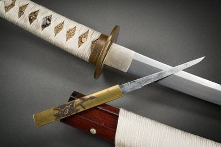 Sabre court japonais, dit wakizashi. Garnitures de
