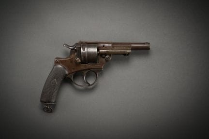 VENDU A UN ARMURIER (ENVOYER VOS AUTORISATIONS AVA