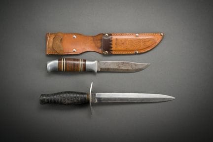 Lot de 2 couteaux, un norvégien de chasse ; un Spé