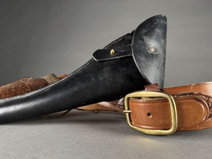 Hirtenjungen-Gürtel aus braunem Leder, mit Messing