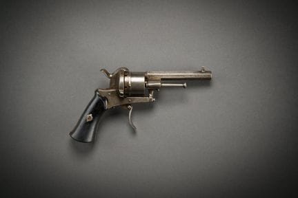 Revolver liégeois, à broche. Queue de détente plia