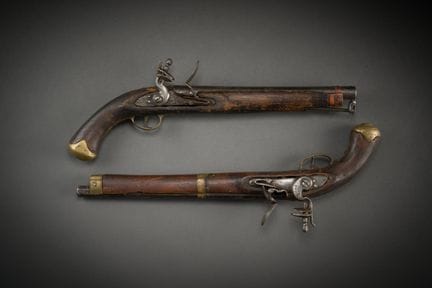 Lot de 2 restants de pistolets, à silex, pour la d