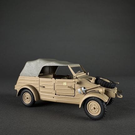 Auto Kubelwagen, tipo 82, in scala 1/24, in ferro 