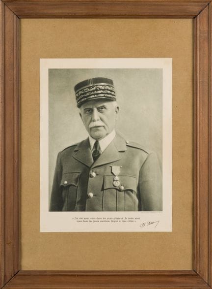Philippe Pétain Affiche en noir et blanc. Encadré 