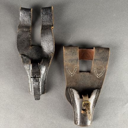 Set di 2 foderi, modello 1886/93, in pelle nera. (