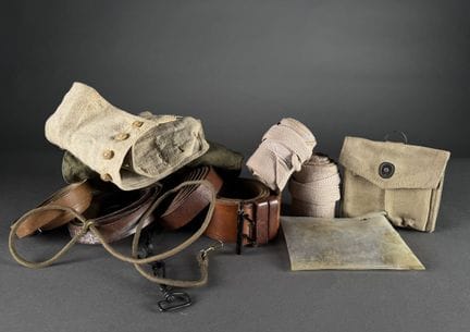 Set: Gürtel und Schulterriemen; Riemen; ein Paar W