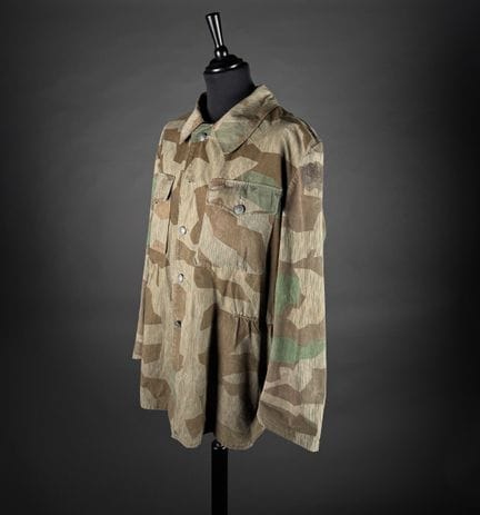 Handgefertigte Jacke im Camouflage-Look mit vier T
