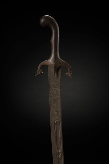 Sabre indo-persan, dit shamshir. Monture en fer, à