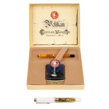 PELIKAN
2 stylos plume : 300 orange, plume 14 cts 