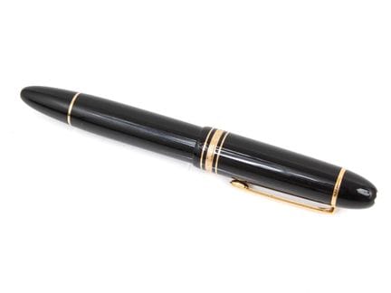 MONTBLANC
Stylo plume 149, noir et attributs plaqu