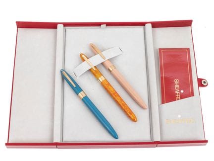 SHEAFFER
3 stylos plume Crest : réédition laque or