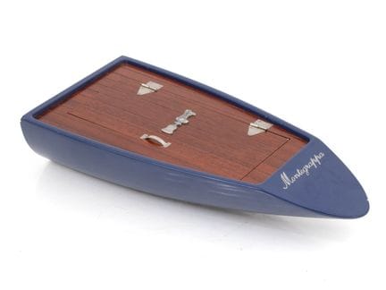 MONTEGRAPPA
Display stand featuring the keel of th