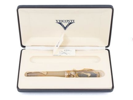 VISCONTI
Voyager fountain pen, marbled amber resin