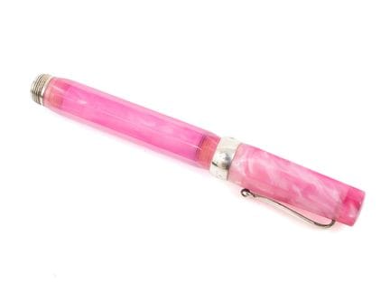 MONTEGRAPPA
Stylo plume Micra, résine rose et attr