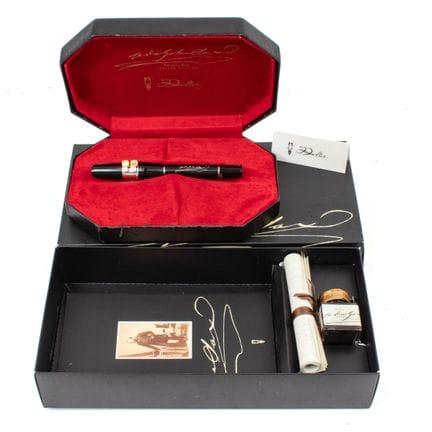 DELTA
Stylo plume Adolphe Sax (n° 252/814), résine