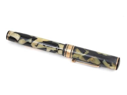 WAHL-EVERSHARP
Decoband fountain pen in black and 